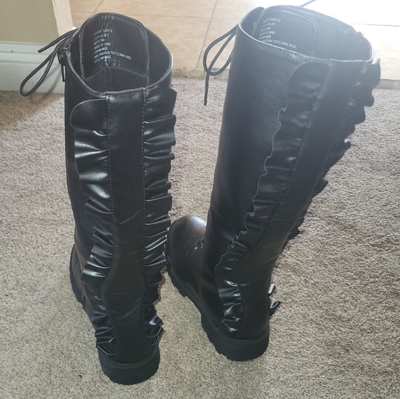 Boots - Picture 2 of 5